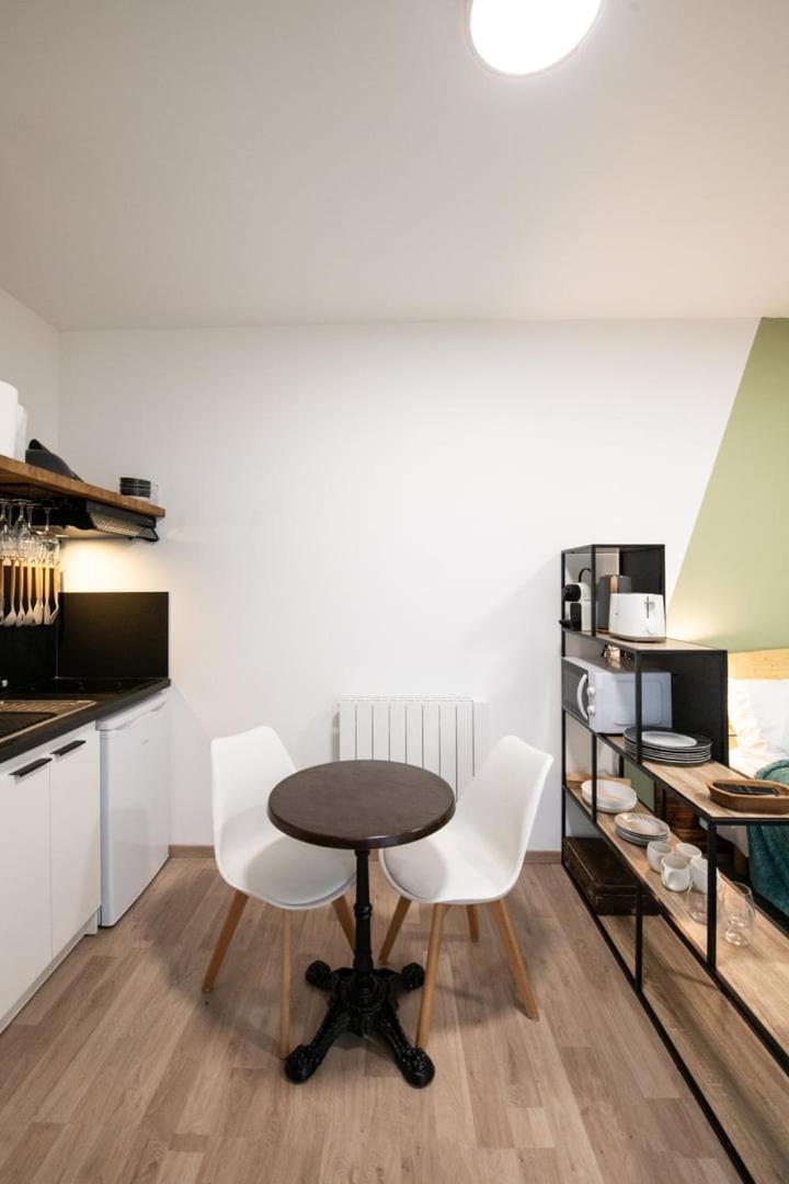 Suite Kella Tassin - Beau Studio Renove Extérieur photo